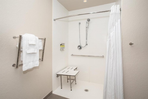 Holiday Inn Express & Suites Manhattan image 12