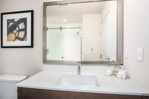 Holiday Inn Express & Suites Manhattan image 14