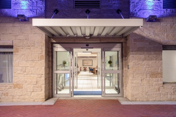 Holiday Inn Express & Suites Manhattan Main image